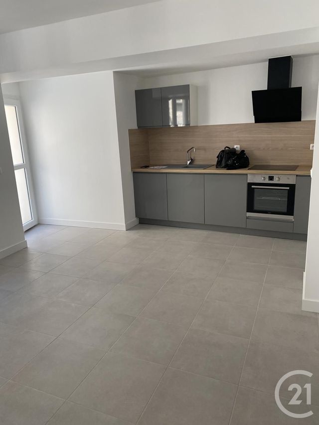 Appartement F1 à louer - 2 pièces - 40 m2 - Tourbes - 34 - LANGUEDOC-ROUSSILLON