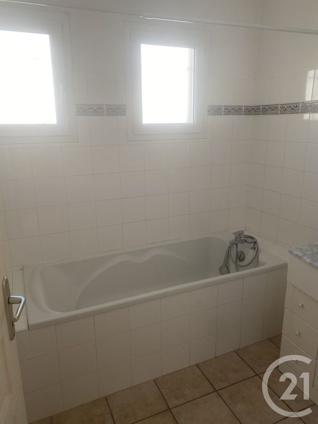 Maison à louer - 4 pièces - 100 m2 - Castelnau De Guers - 34 - LANGUEDOC-ROUSSILLON