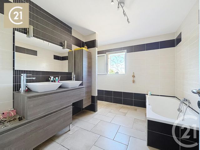 Afficher la photo en grand Maison à vendre - 5 pièces - 138,30 m2 - Pouzolles - 34 - LANGUEDOC-ROUSSILLON