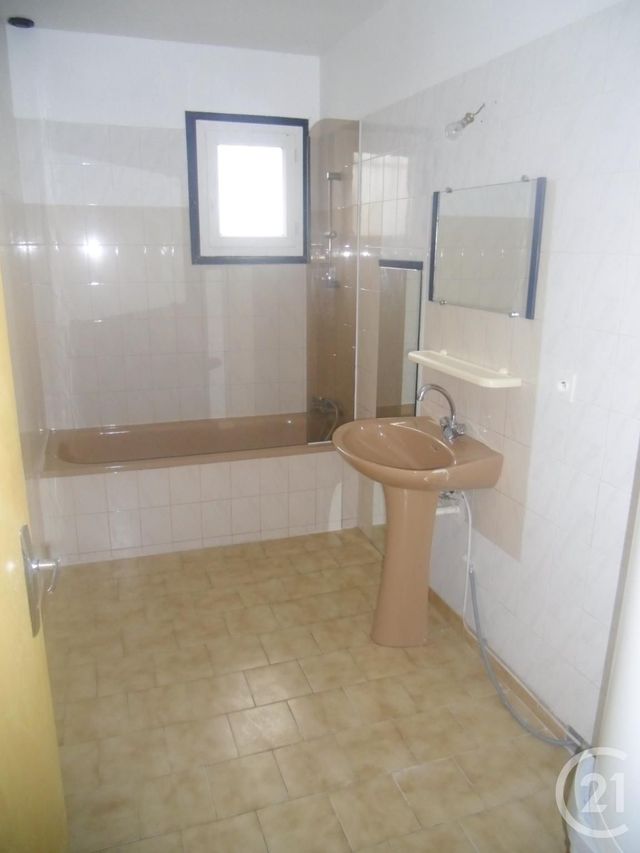 Appartement F4 à louer - 4 pièces - 74 m2 - Pezenas - 34 - LANGUEDOC-ROUSSILLON