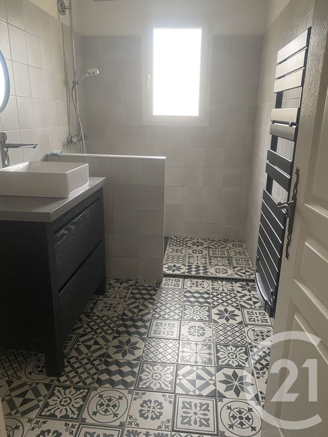 Maison &agrave; louer - 4 pi&egrave;ces - 83 m2 - Roujan - 34 - LANGUEDOC-ROUSSILLON