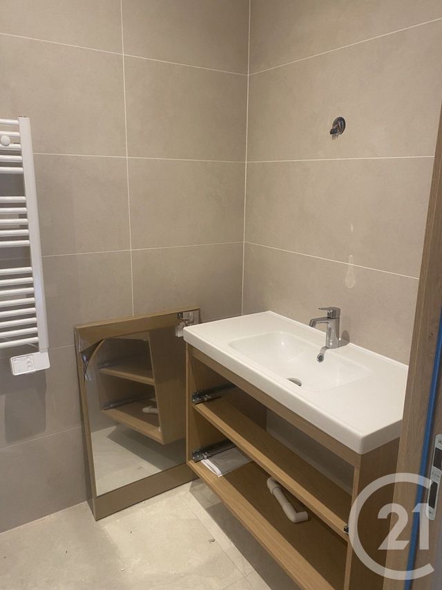 Maison &agrave; louer - 4 pi&egrave;ces - 114 m2 - Nezignan L Eveque - 34 - LANGUEDOC-ROUSSILLON