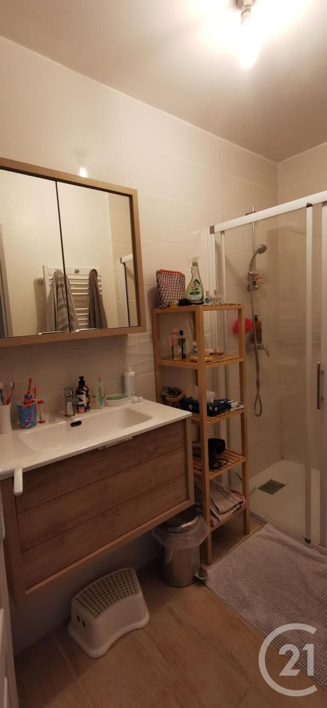 Appartement Remise &agrave; louer - 3 pi&egrave;ces - 70 m2 - Roujan - 34 - LANGUEDOC-ROUSSILLON