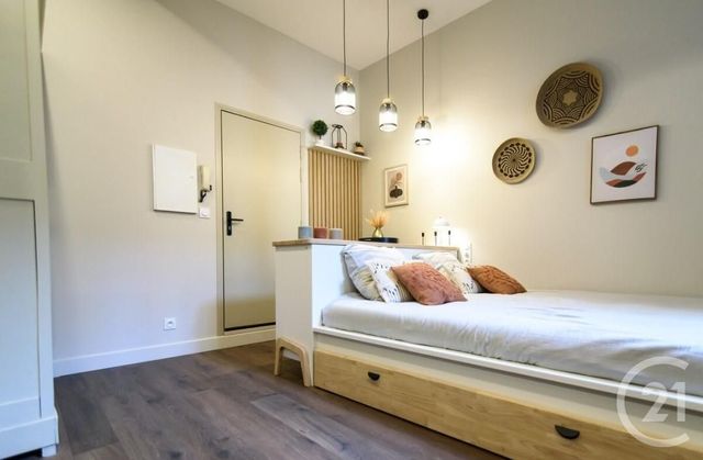 Appartement Studio &agrave; louer - 1 pi&egrave;ce - 28 m2 - Pezenas - 34 - LANGUEDOC-ROUSSILLON