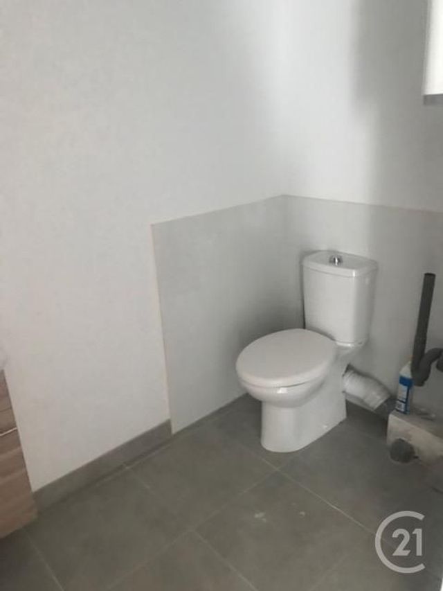 Appartement F2 &agrave; louer - 2 pi&egrave;ces - 53 m2 - Magalas - 34 - LANGUEDOC-ROUSSILLON
