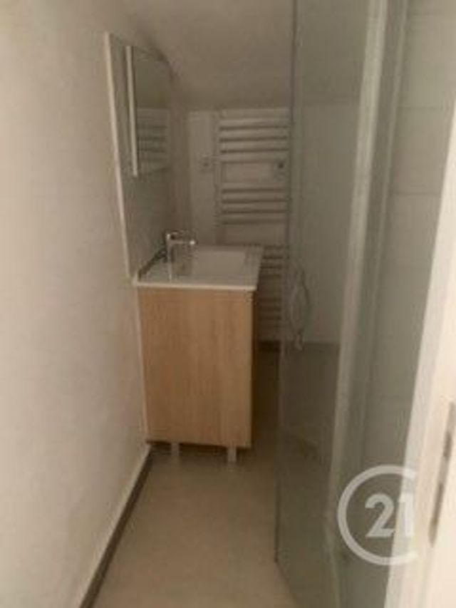 Maison &agrave; louer - 3 pi&egrave;ces - 68,75 m2 - Castelnau De Guers - 34 - LANGUEDOC-ROUSSILLON