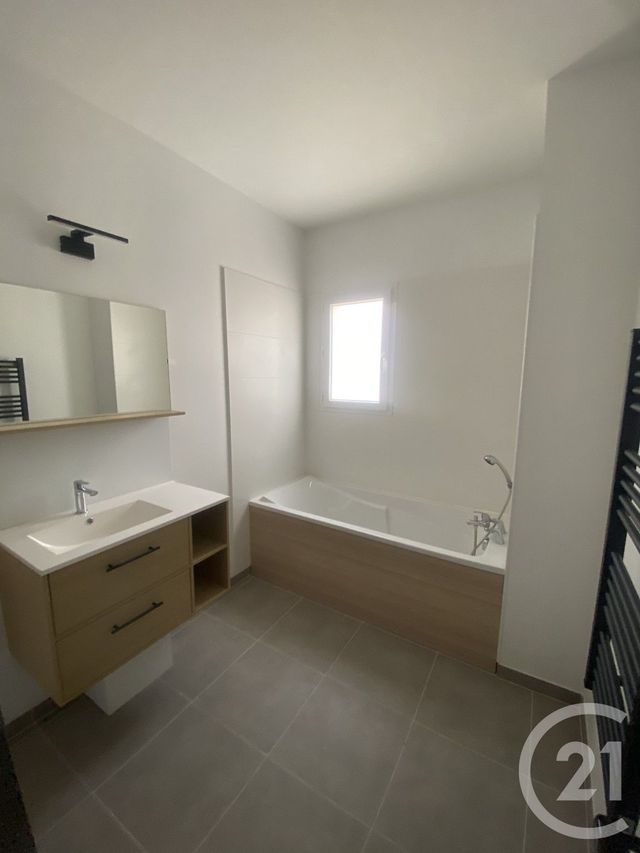 Maison &agrave; louer - 4 pi&egrave;ces - 97 m2 - Nezignan L Eveque - 34 - LANGUEDOC-ROUSSILLON