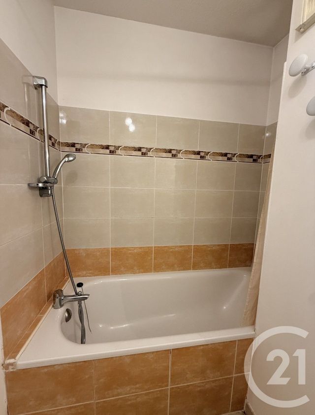Appartement F2 &agrave; louer - 2 pi&egrave;ces - 54,08 m2 - Pezenas - 34 - LANGUEDOC-ROUSSILLON
