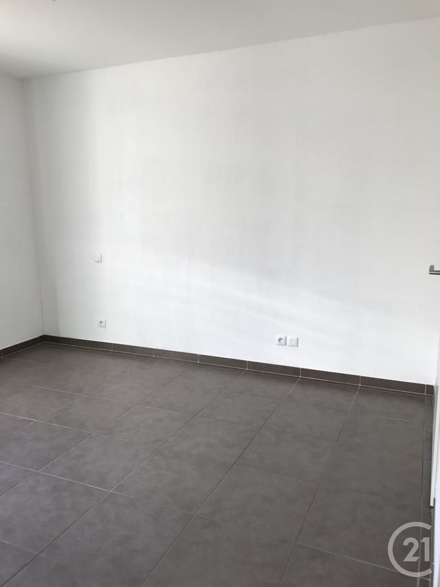 Afficher la photo en grand Maison à louer - 2 pièces - 42 m2 - Clermont L Herault - 34 - LANGUEDOC-ROUSSILLON