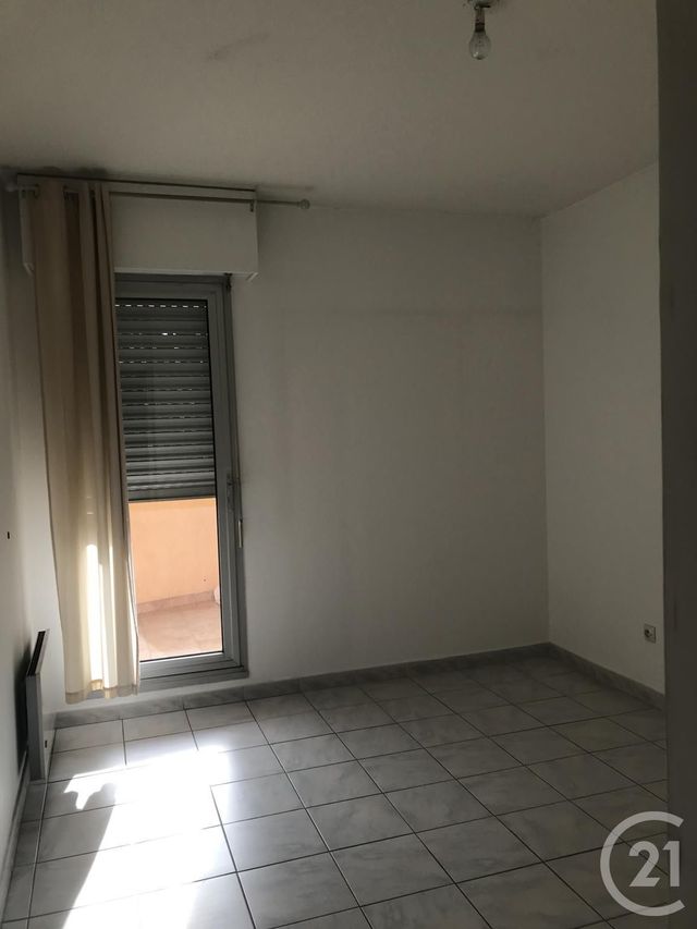 Appartement &agrave; louer - 3 pi&egrave;ces - 70 m2 - Clermont L Herault - 34 - LANGUEDOC-ROUSSILLON