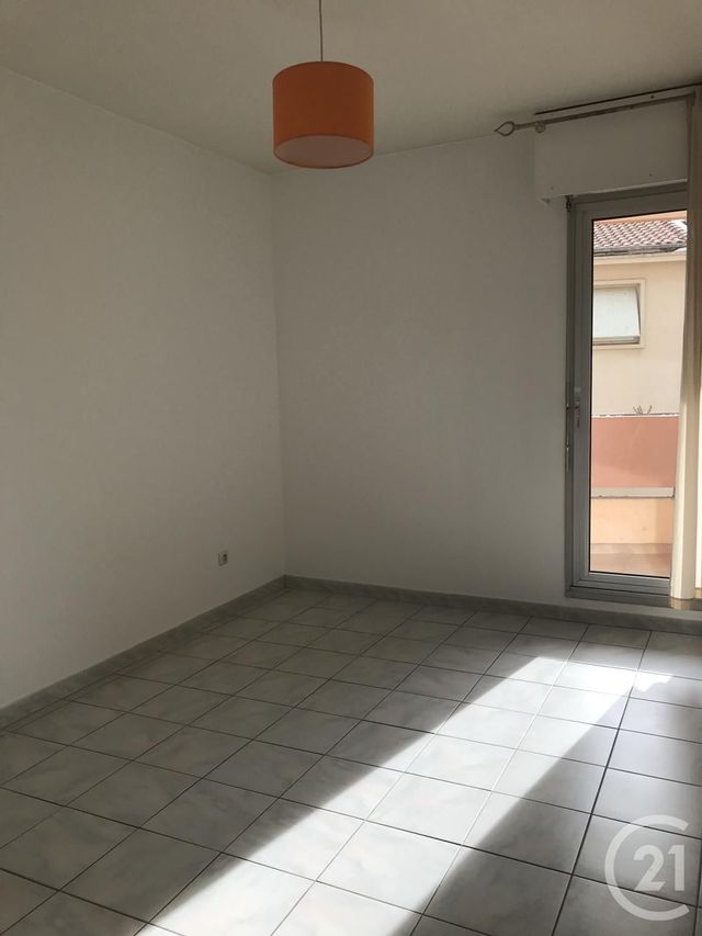 Appartement &agrave; louer - 3 pi&egrave;ces - 70 m2 - Clermont L Herault - 34 - LANGUEDOC-ROUSSILLON