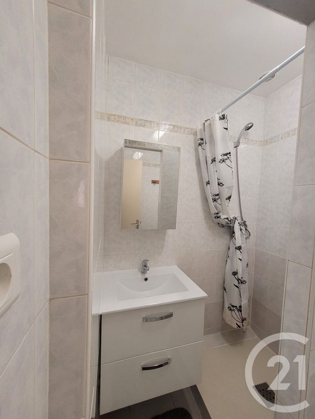 Appartement Studio &agrave; louer - 1 pi&egrave;ce - 18,50 m2 - Clermont L Herault - 34 - LANGUEDOC-ROUSSILLON