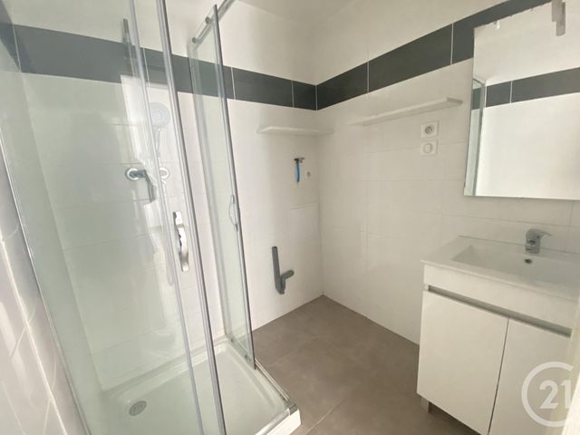 Appartement F3 &agrave; louer - 3 pi&egrave;ces - 40 m2 - Bedarieux - 34 - LANGUEDOC-ROUSSILLON